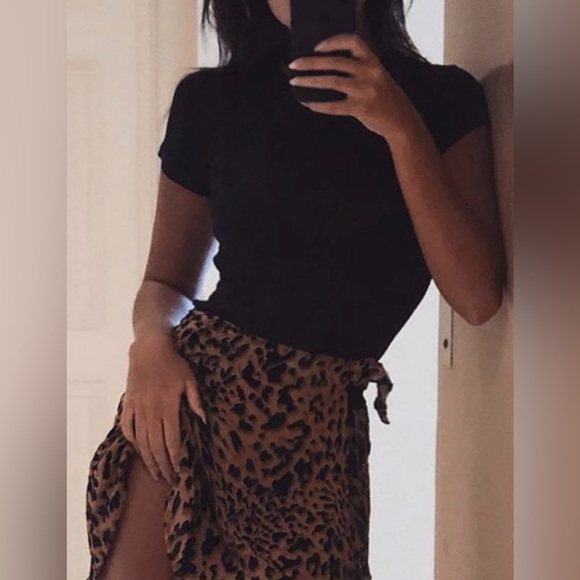 Good American Dresses & Skirts - GOOD AMERICAN Leopard Print Wrap Skirt